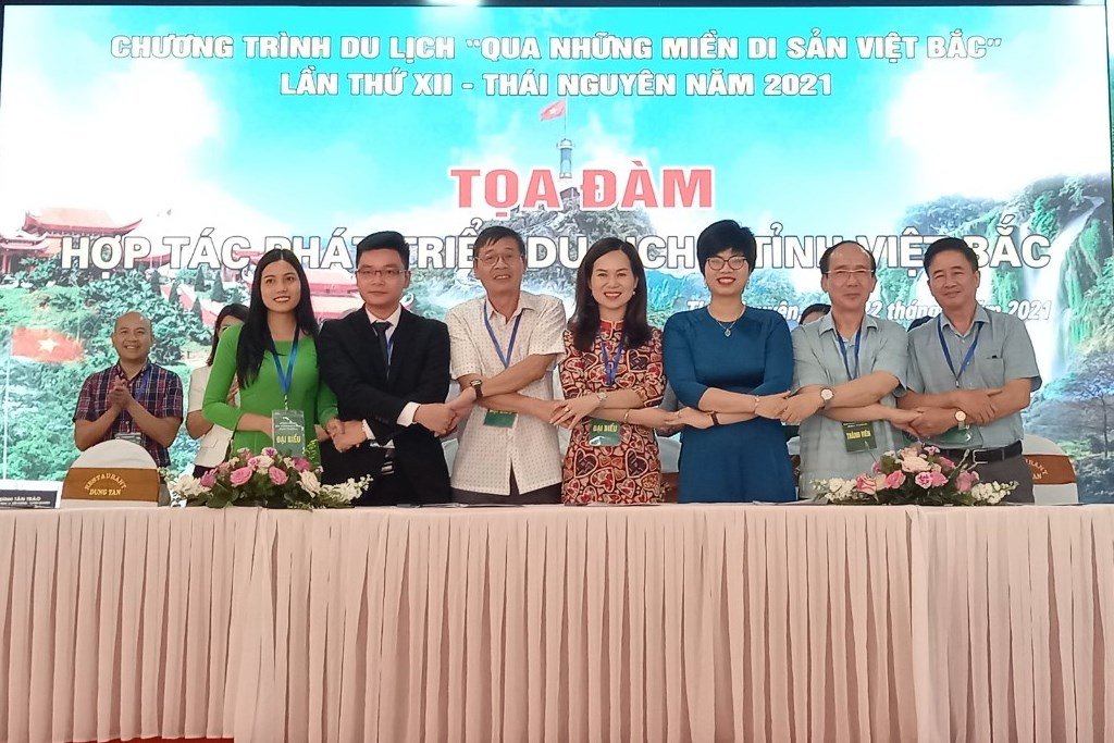 Hội du lịch Cộng đồng và Hiệp hội Du lịch 6 tỉnh vùng Việt Bắc ký cam kết triển khai xây dựng các tour liên kết vùng nhằm tạo sản phẩm mới phục vụ du khách
